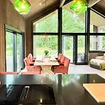Feriehus Modern By The In Kvelia *