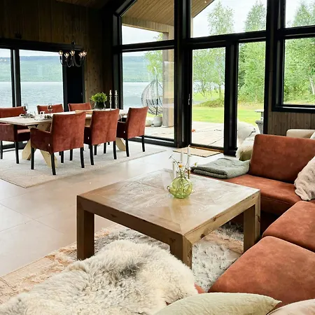 Modern By The In Kvelia 度假居