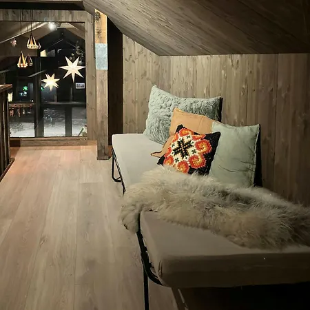 Modern By The In Kvelia 度假居